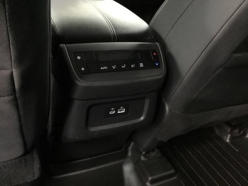 Used 2022 Nissan Pathfinder SV AWD/4WD image 29