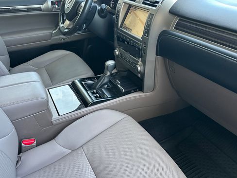 Used 2020 Lexus GX 460 Premium w/ Premium Package image 17