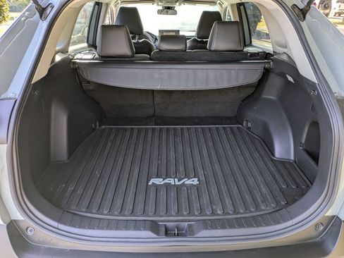 Used 2021 Toyota RAV4 XLE image 29