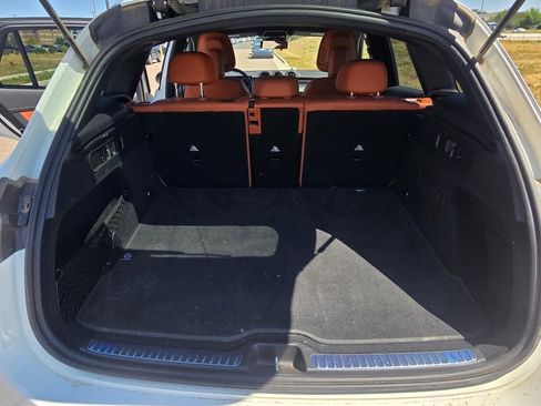 Used 2024 Mercedes-Benz GLC 300 4MATIC image 29