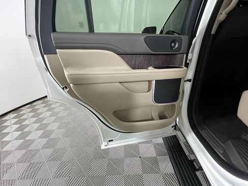 Used 2024 Lincoln Navigator Premiere image 27