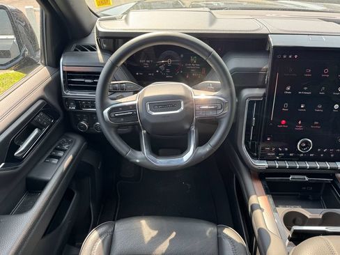 Used 2025 GMC Yukon XL Denali AWD/4WD image 14