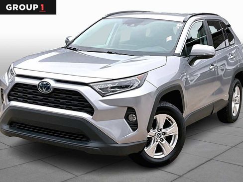 Used 2020 Toyota RAV4 XLE image 1