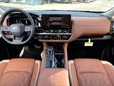 New 2026 Nissan Pathfinder Platinum image 5