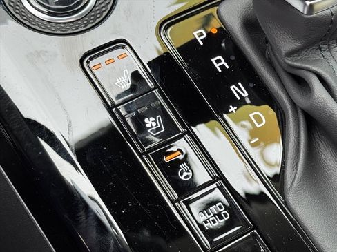 New 2025 Kia Niro SX Touring image 17