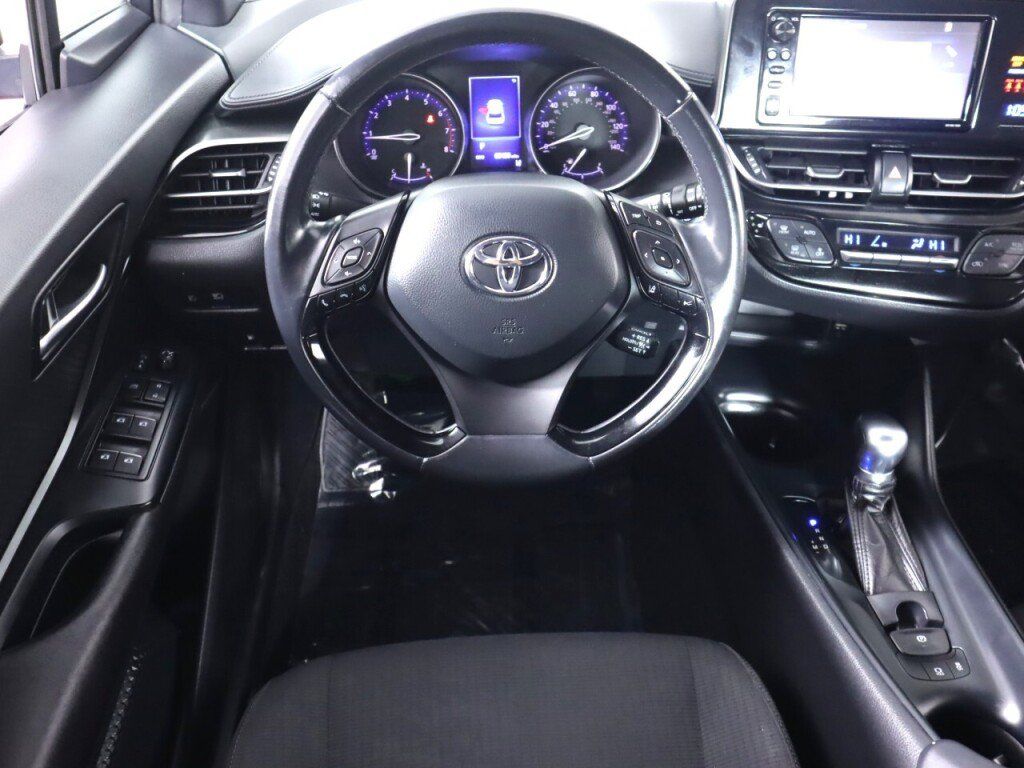 Used 2018 Toyota C-HR XLE FWD image 31