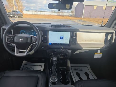 New 2025 Ford Bronco Badlands image 13