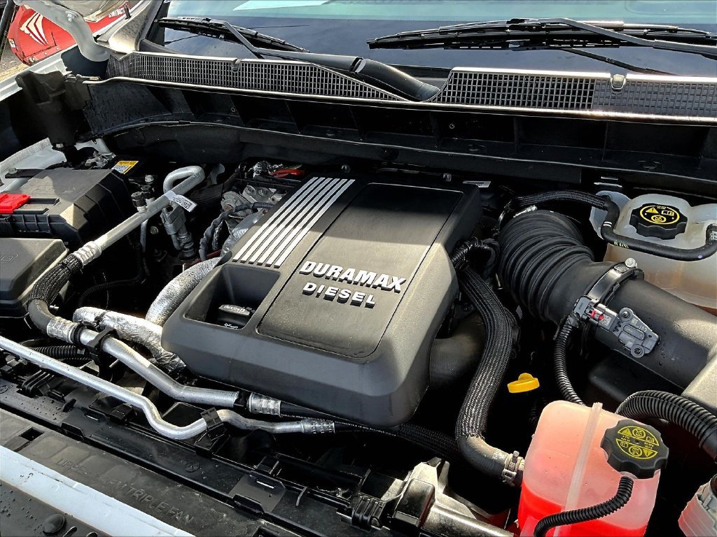 Used 2023 Chevrolet Silverado 1500 LT AWD/4WD image 34