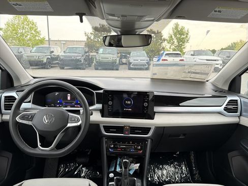 New 2026 Volkswagen Taos SE FWD image 19