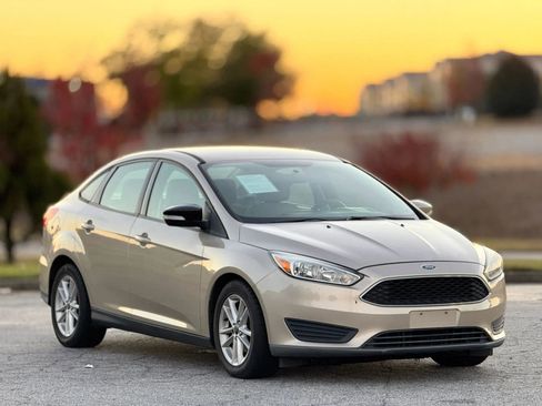 Used 2017 Ford Focus SE w/ Cold Weather Package image 1
