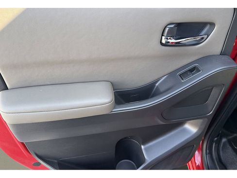 Used 2023 Nissan Frontier SV image 18