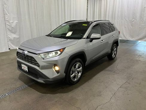 Used 2019 Toyota RAV4 Limited AWD/4WD image 8