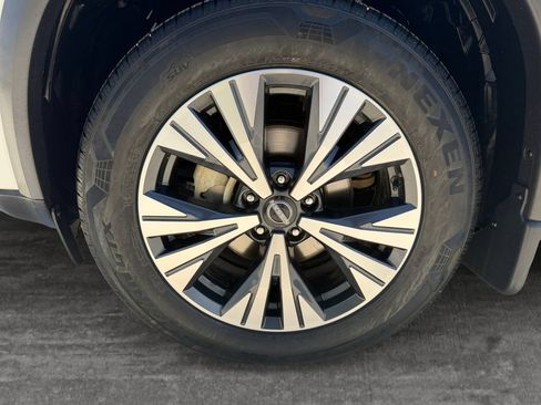 Used 2023 Nissan Rogue SV FWD image 9