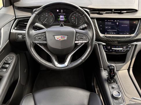 Certified 2022 Cadillac XT6 Premium Luxury w/ Technology Package image 9