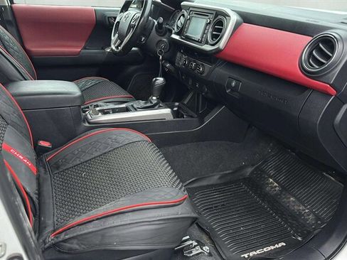 Used 2016 Toyota Tacoma SR5 w/ SR5 Appearance Package (SN) RWD image 21