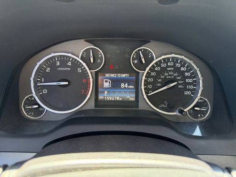 Used 2015 Toyota Tundra SR5 w/ SR5 Upgrade Package AWD/4WD image 13