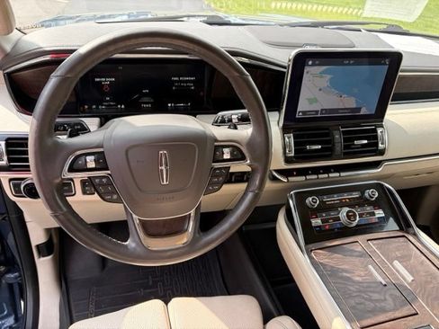 Used 2019 Lincoln Navigator Reserve AWD/4WD image 13