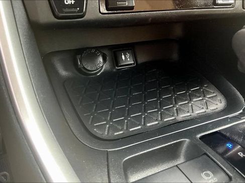 Used 2019 Toyota RAV4 XLE Premium w/ Cold Weather Package FWD image 16