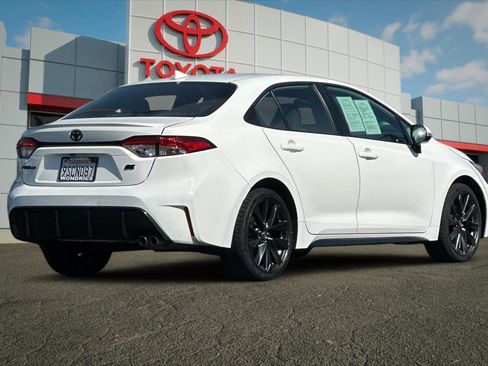 Used 2025 Toyota Corolla SE w/ SE Premium Package FWD image 3