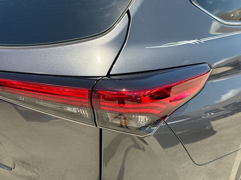 Used 2023 Toyota Highlander L FWD image 27