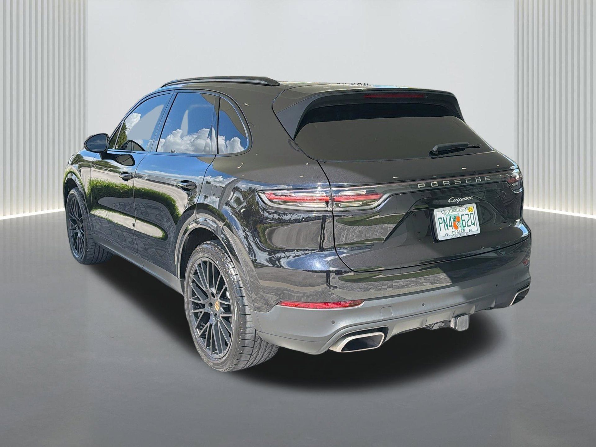 Used 2022 Porsche Cayenne AWD/4WD image 3