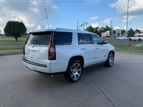 Used 2016 Cadillac Escalade Premium AWD/4WD image 7