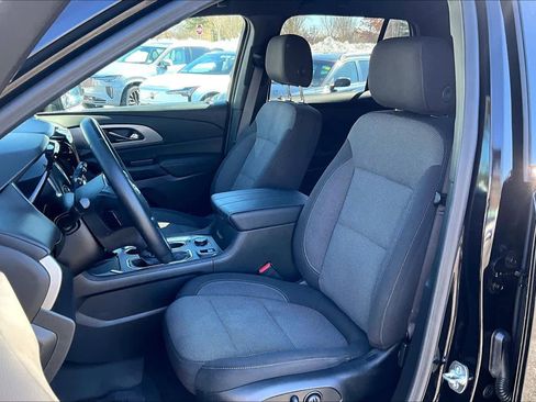 Used 2023 Chevrolet Traverse LT image 9
