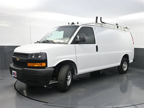Used 2022 Chevrolet Express 2500 w/ Driver Convenience Package image 17