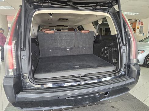Used 2016 Cadillac Escalade ESV Luxury image 36
