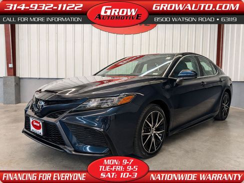 Used 2021 Toyota Camry SE FWD image 1