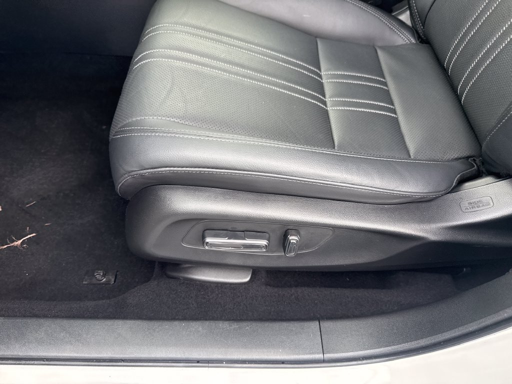 Used 2024 Honda HR-V EX-L image 11