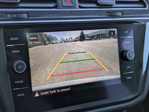 Used 2020 Volkswagen Tiguan SE image 14