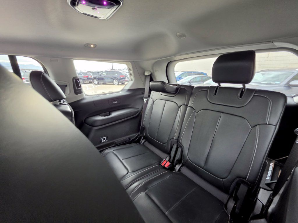 Used 2021 Jeep Grand Cherokee L Limited AWD/4WD image 19