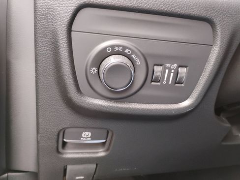 New 2025 Jeep Grand Cherokee Laredo X w/ Trailer Tow Package image 38