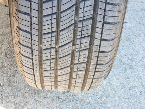 Used 2025 Toyota Tacoma Limited image 15