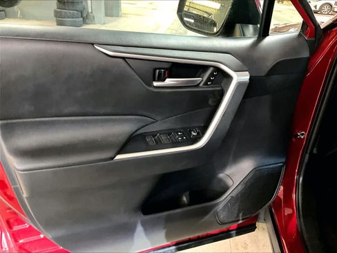 Used 2023 Toyota RAV4 XLE Premium image 9