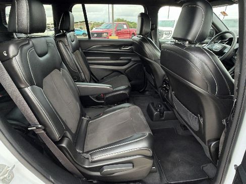 Used 2023 Jeep Grand Cherokee L Laredo AWD/4WD image 25