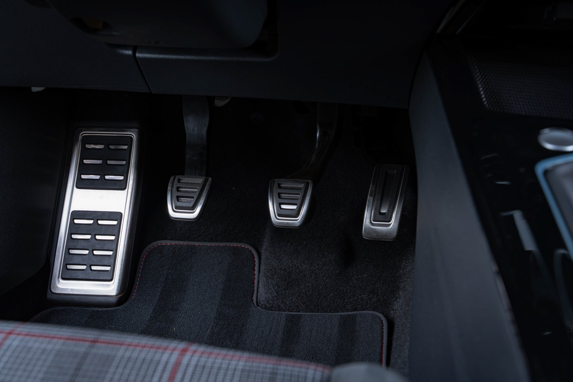 Used 2024 Volkswagen Golf S FWD image 4