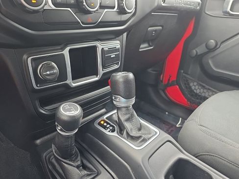 Used 2018 Jeep Wrangler Unlimited Sport AWD/4WD image 19