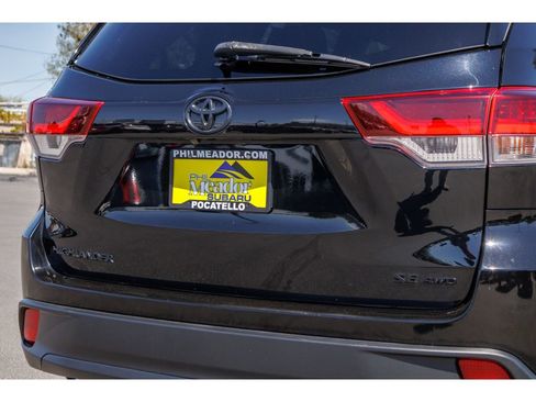 Used 2019 Toyota Highlander SE w/ Nightshade Edition AWD/4WD image 33