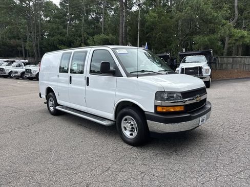 Used 2024 Chevrolet Express 2500 w/ Driver Convenience Package RWD image 2