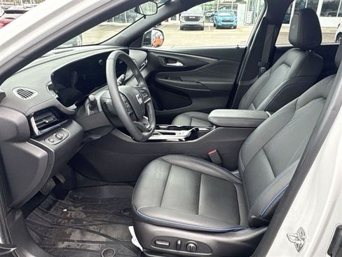 Used 2025 Buick Envista Sport Touring w/ Convenience I Package FWD image 18