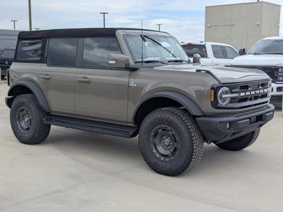 New 2025 Ford Bronco Outer Banks w/ Sasquatch Package