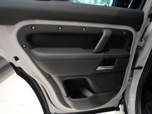 New 2026 Land Rover Defender 130 X-Dynamic SE AWD/4WD image 7