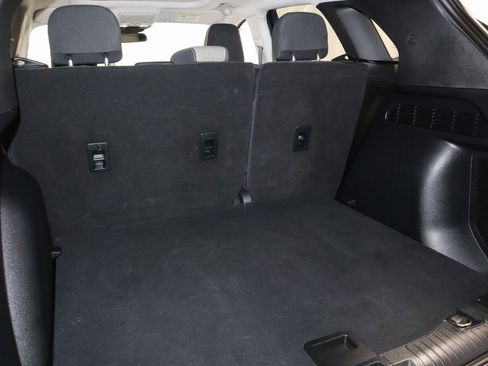 Used 2022 Ford Escape SE w/ SE Sport Appearance Package image 17