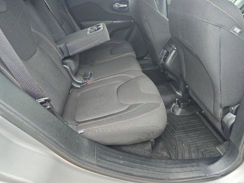 Used 2016 Jeep Cherokee Latitude w/ Cold Weather Group image 43