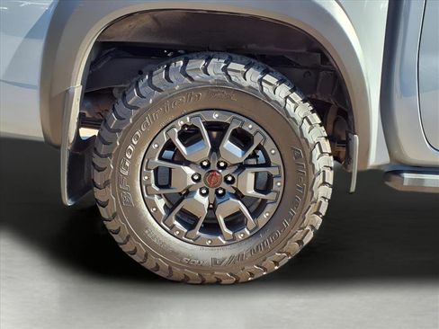 Used 2023 Nissan Frontier PRO-4X w/ Pro-4X Premium Package image 9
