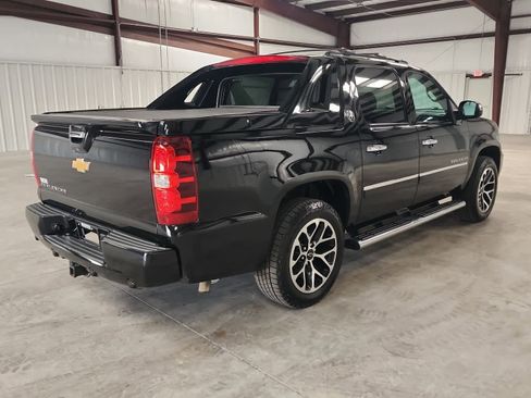 Used 2013 Chevrolet Avalanche LTZ RWD image 5