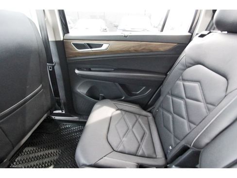 Used 2024 Volkswagen Atlas SE FWD image 12