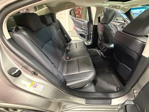 Used 2019 Lexus ES 300h 300h Luxury w/ Premium Package image 46